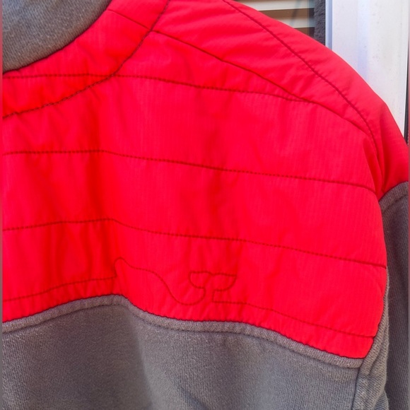 Vineyard Vines Shep & Ian Martha’s Vineyard 1/4 ZIP Sweater Shoulder Patch - Picture 5 of 7